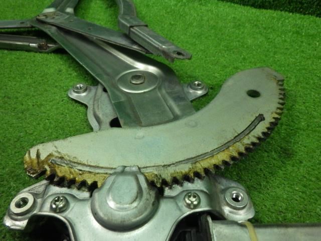 KK-XZU372M 右Fドアレギュレータ