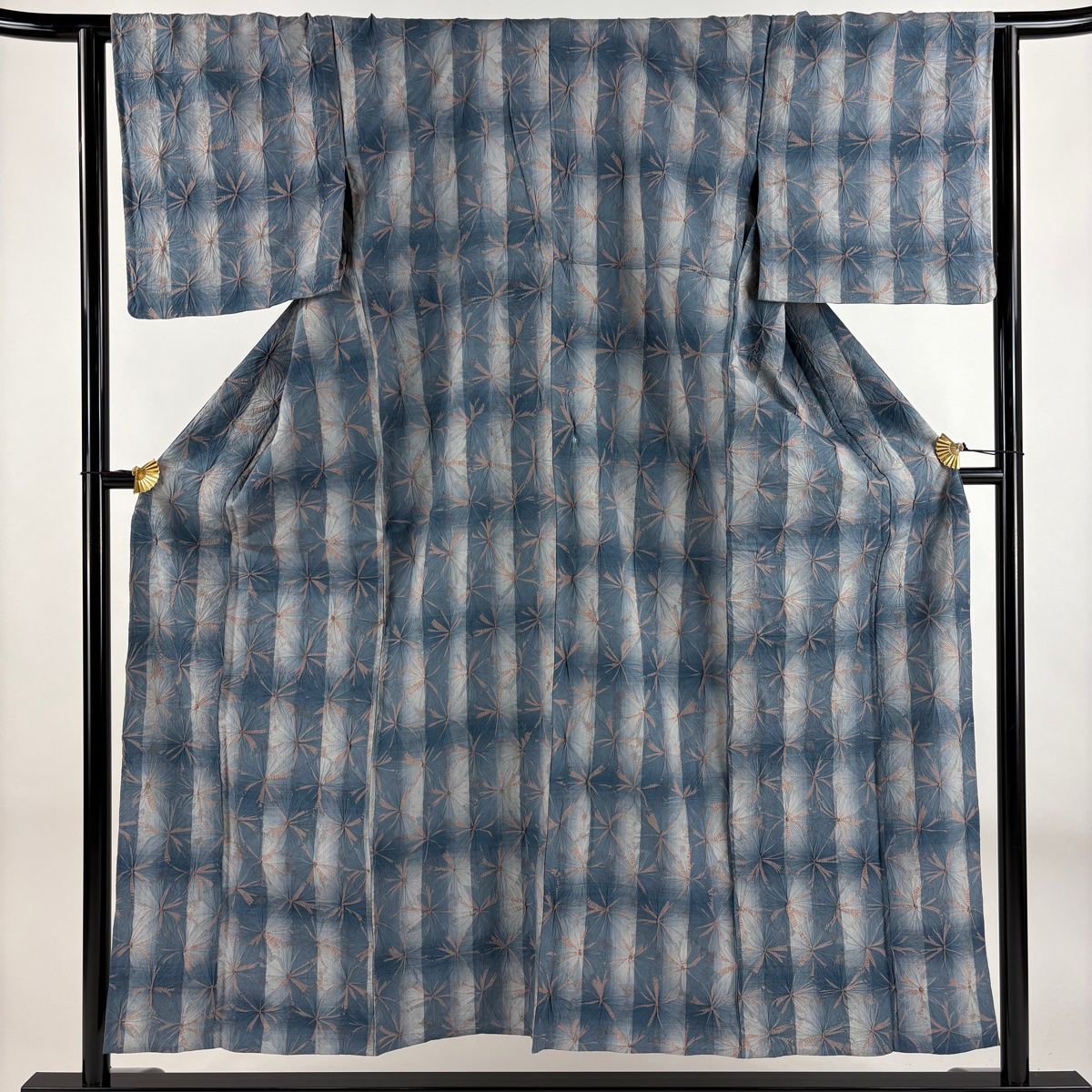 小紋 身丈154cm 裄丈64.5cm M 単衣 紬地 縦縞 幾何学 絞り 青灰色 正絹 秀品