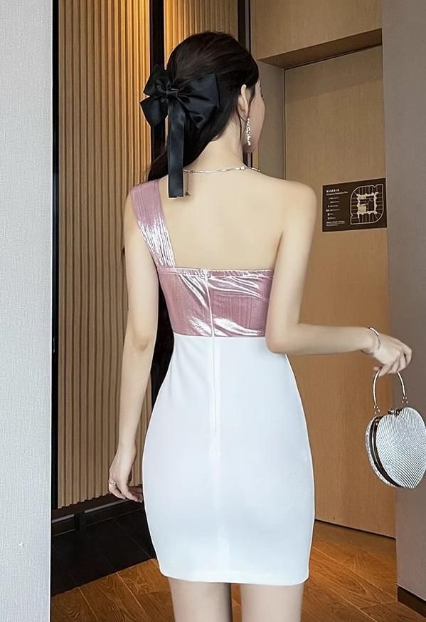 ワンショルダー アシンメトリー 谷間魅せ ミニドレス キャバ嬢 クラブ 新品・未使用】ワンショルダー アシンメトリー 谷間魅せ ミニ