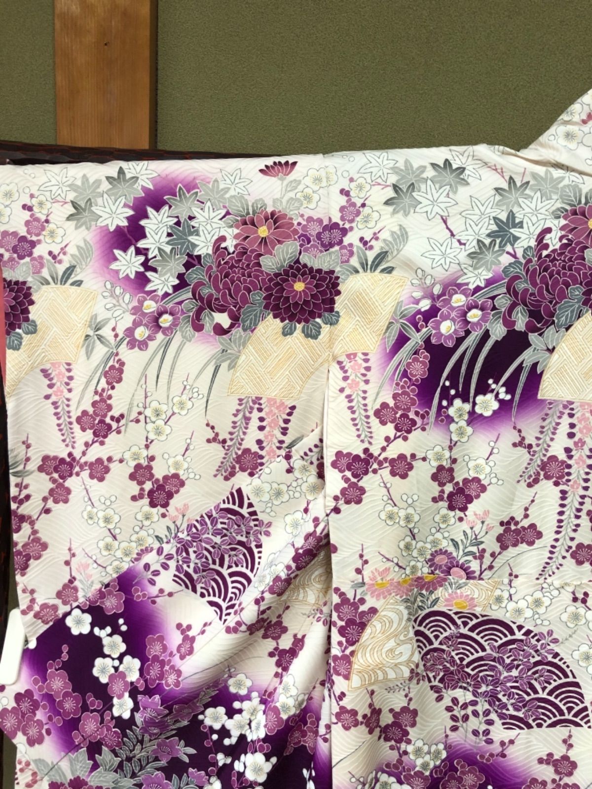最終価格】20298 振袖 紫×白 金駒刺繍が美しいアンティーク振袖-
