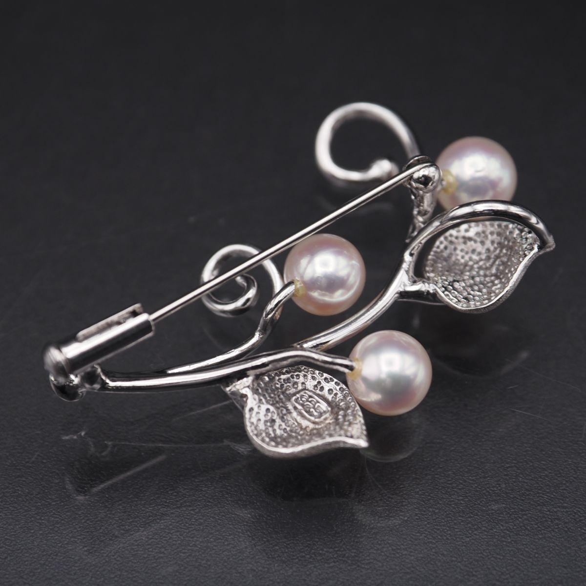 H006 本真珠 6.3mm3珠 パール 925刻印 ブローチ リーフ デザイン シルバー コサージュ 6月誕生石 NICORILABO_COM
