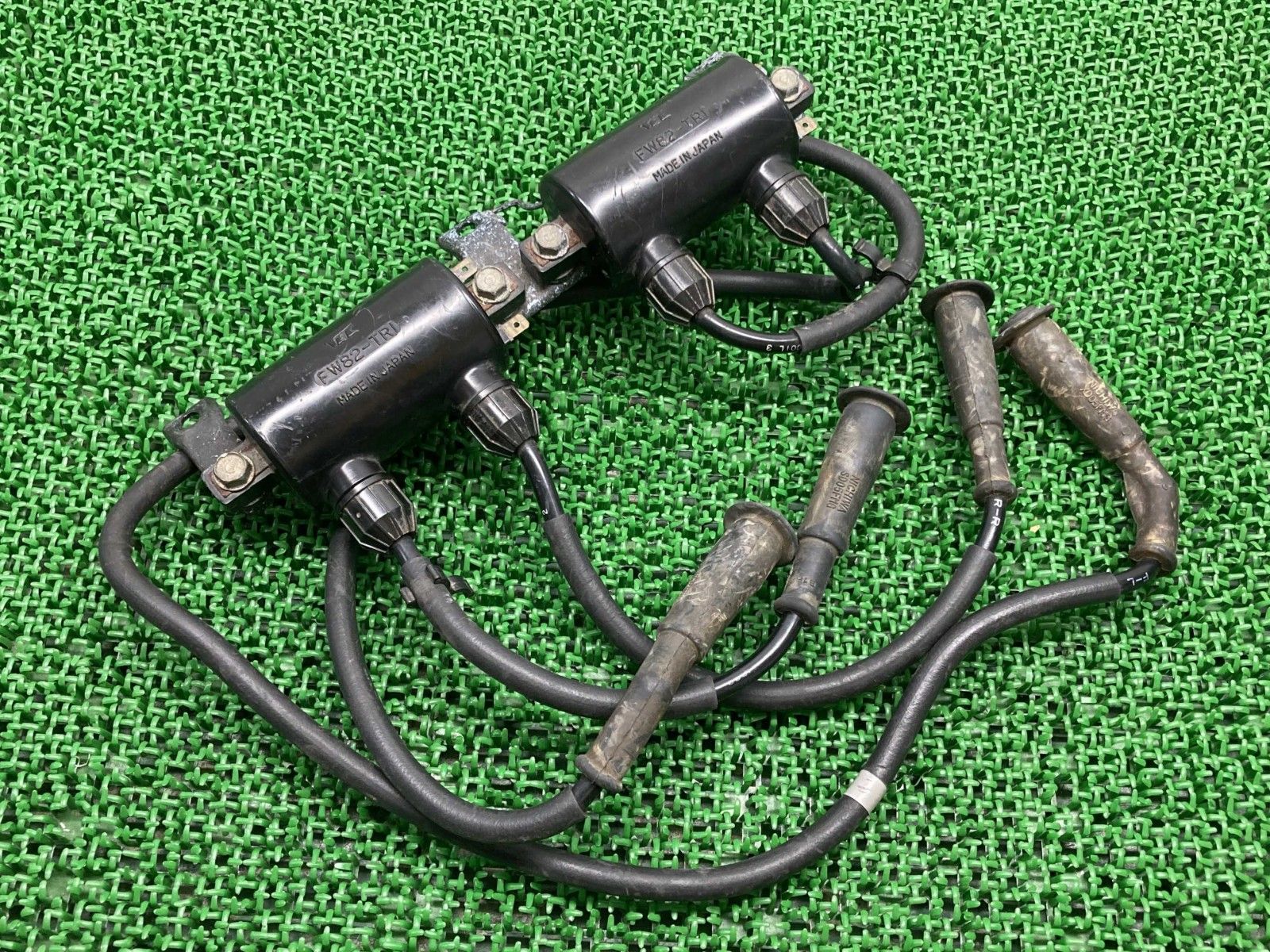 VF750F イグニッションコイル FW82-TR1 ホンダ 純正 バイク 部品 RC15 プラグコード ステー付き 機能的問題なし iC