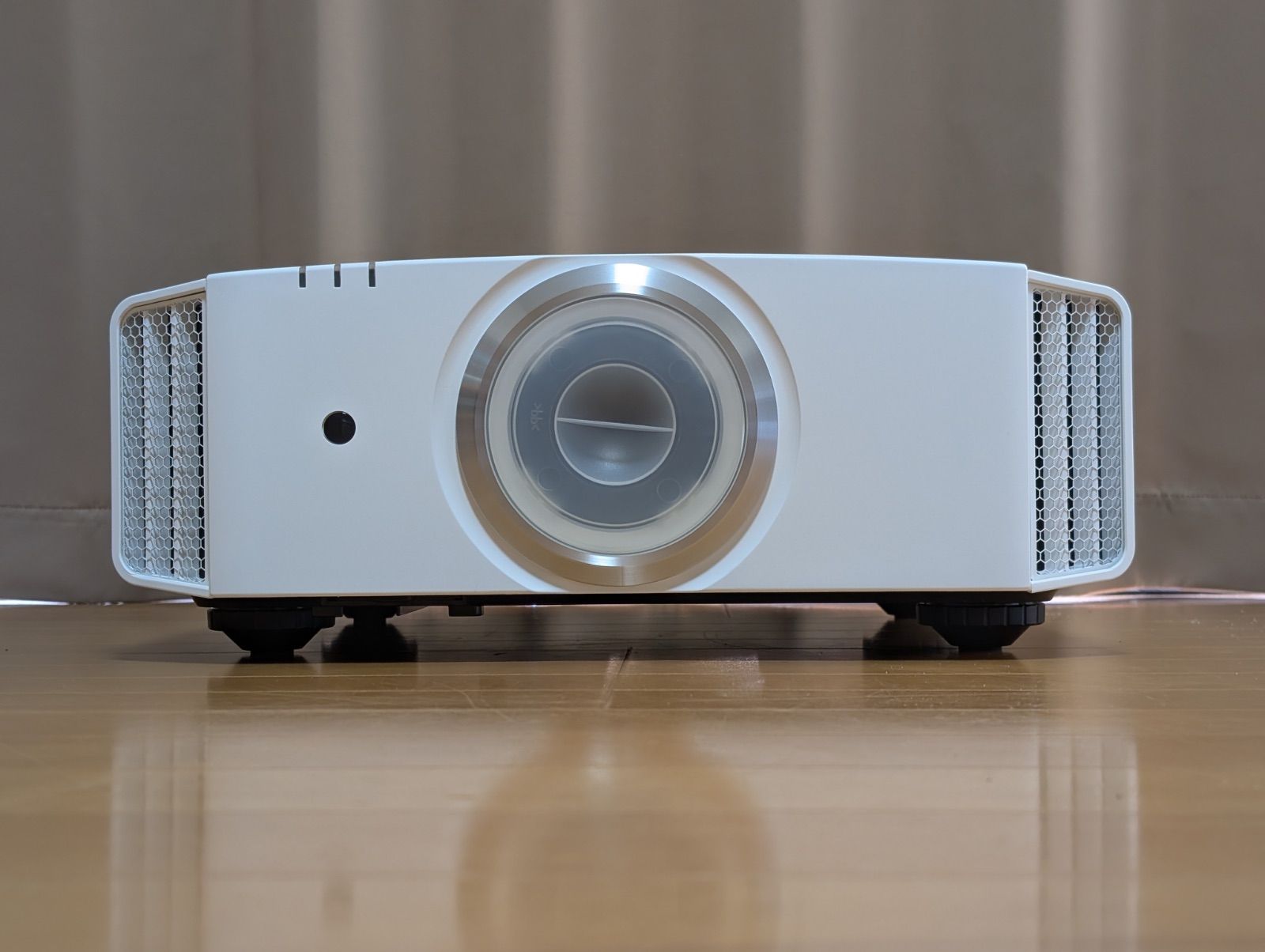 中古品 JVC DLA-X590R(W) 一部訳あり JVC / DLA-X590R (W) 中古美品 R7/9月画像追加 - メルカリ