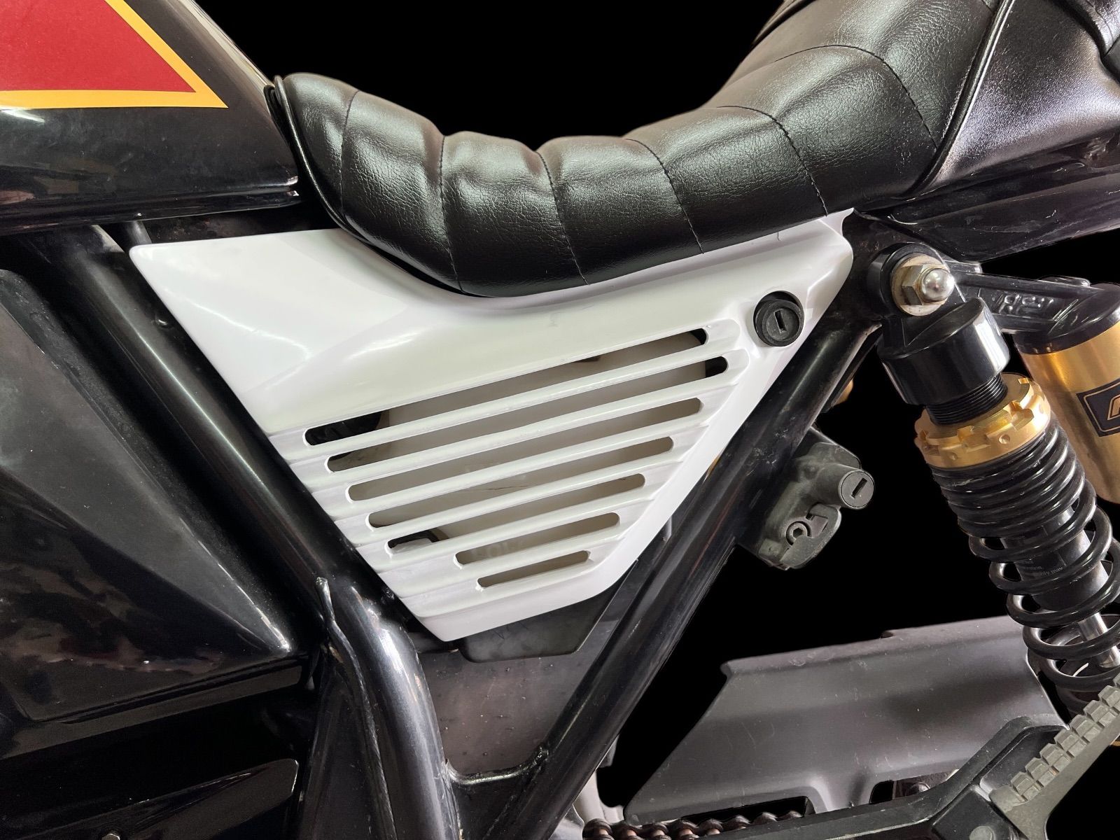 CB750K用　 FRPアルフィンタイプのサイドカバー　FRP CB750K用 FRP FRPアルフィンタイプ CB750K1〜K6 - メルカリ