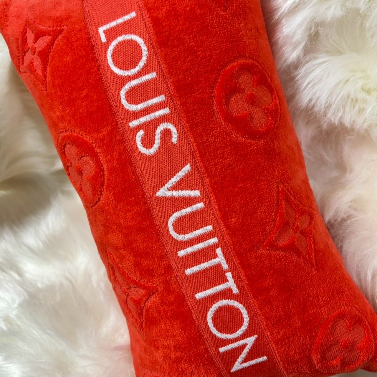 ヴィトン プティ クッション・LV バケーション クッション・LV