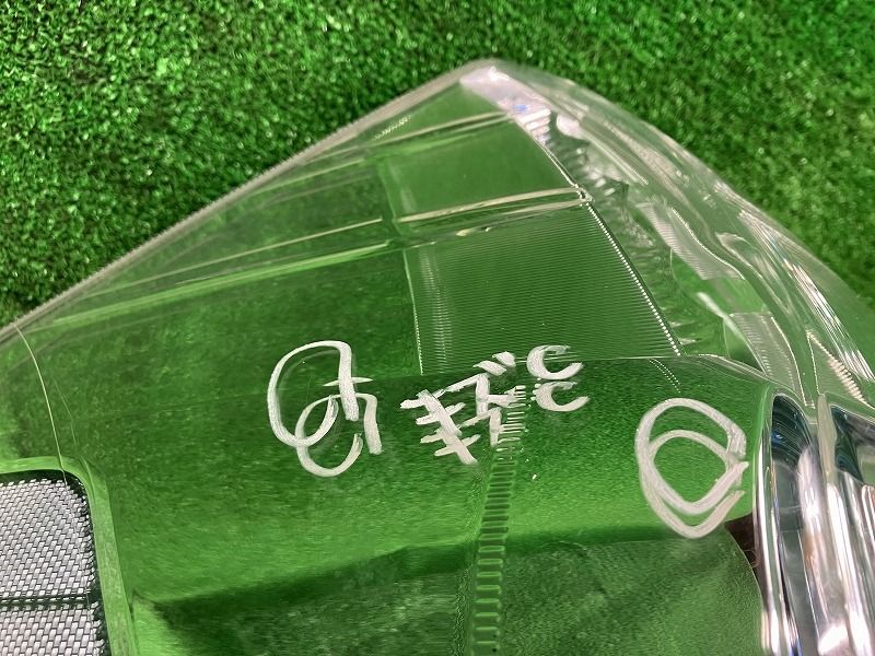 プリウスα ZVW41W 左テールランプ・テールライト S 5人 スタンレー 47  