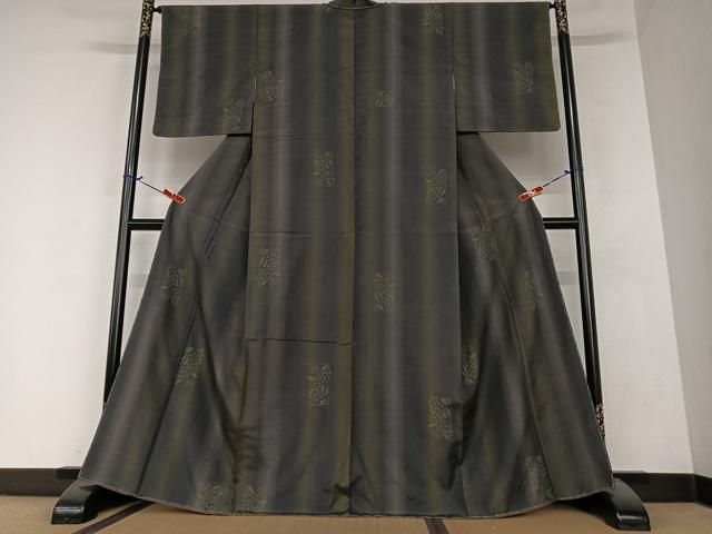 平和屋着物○本場結城紬 重要無形文化財 80亀甲 色紙花文 飛び