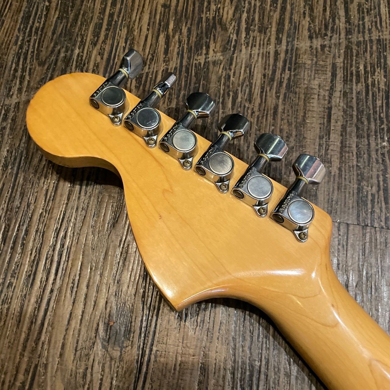 【先着予約】Fender :-Stratocaster (ST72-55)エレキギター フェンダー