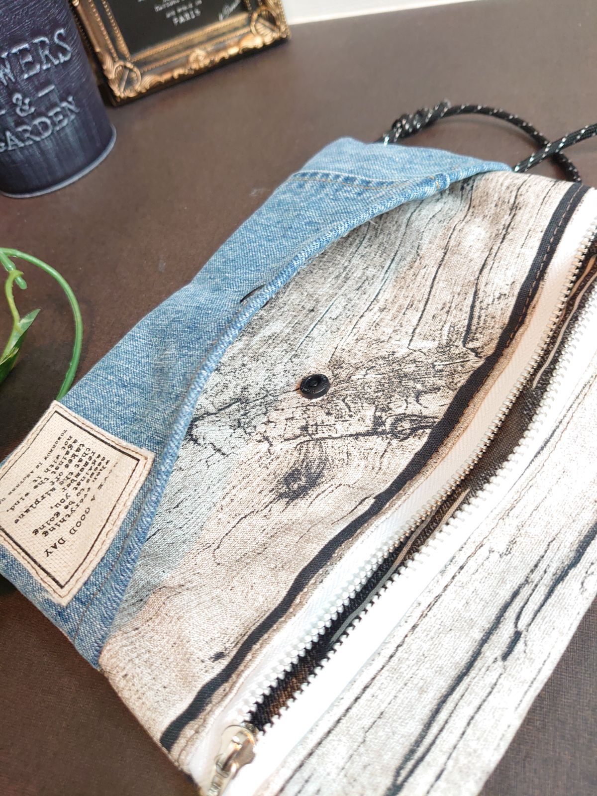 No.68 【リメイクデニム サコッシュ♪】木目調🎄🎄×デニムリメイク  