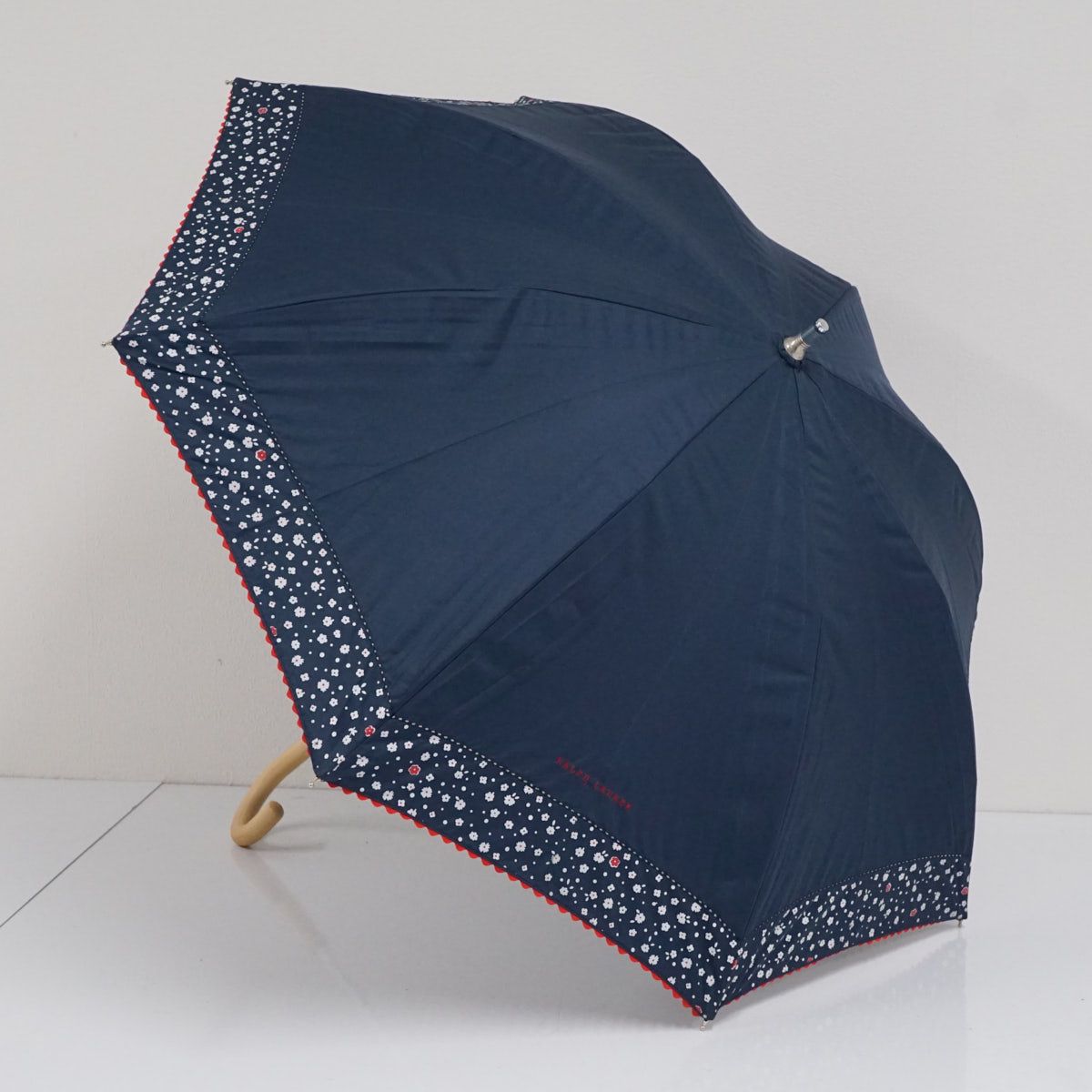 ポロラルフローレン　パラソル　日傘　晴雨兼用傘　ネイビー　刺繍 遮光 晴雨兼用日傘 スカラップ花刺繍（長傘）｜POLO RALPH
