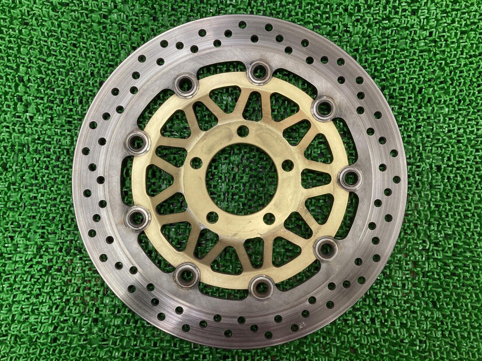 バンディット1200S フロントブレーキディスク 片側 スズキ 純正 GV77A 310mm ディスクローター 曲がり無し 品薄 希少品 【中古】 37 バンディット1200S フロントブレーキディスク 片側 スズキ 純正 バイク