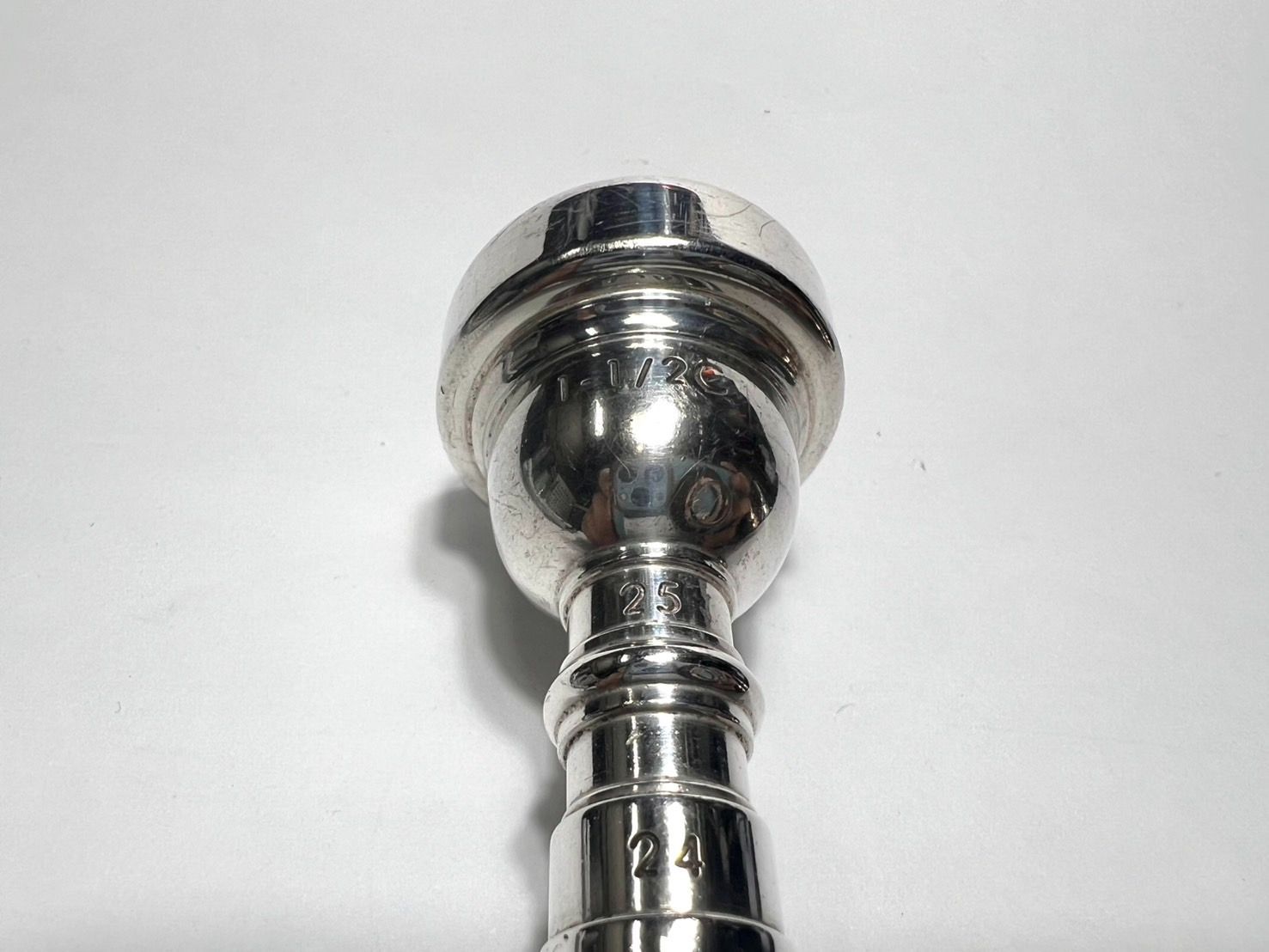 高い素材。【専門店限定】 バック シンフォニック 1-1 2 25 24 トランペット用マウスピース 服部管楽器 購入特典