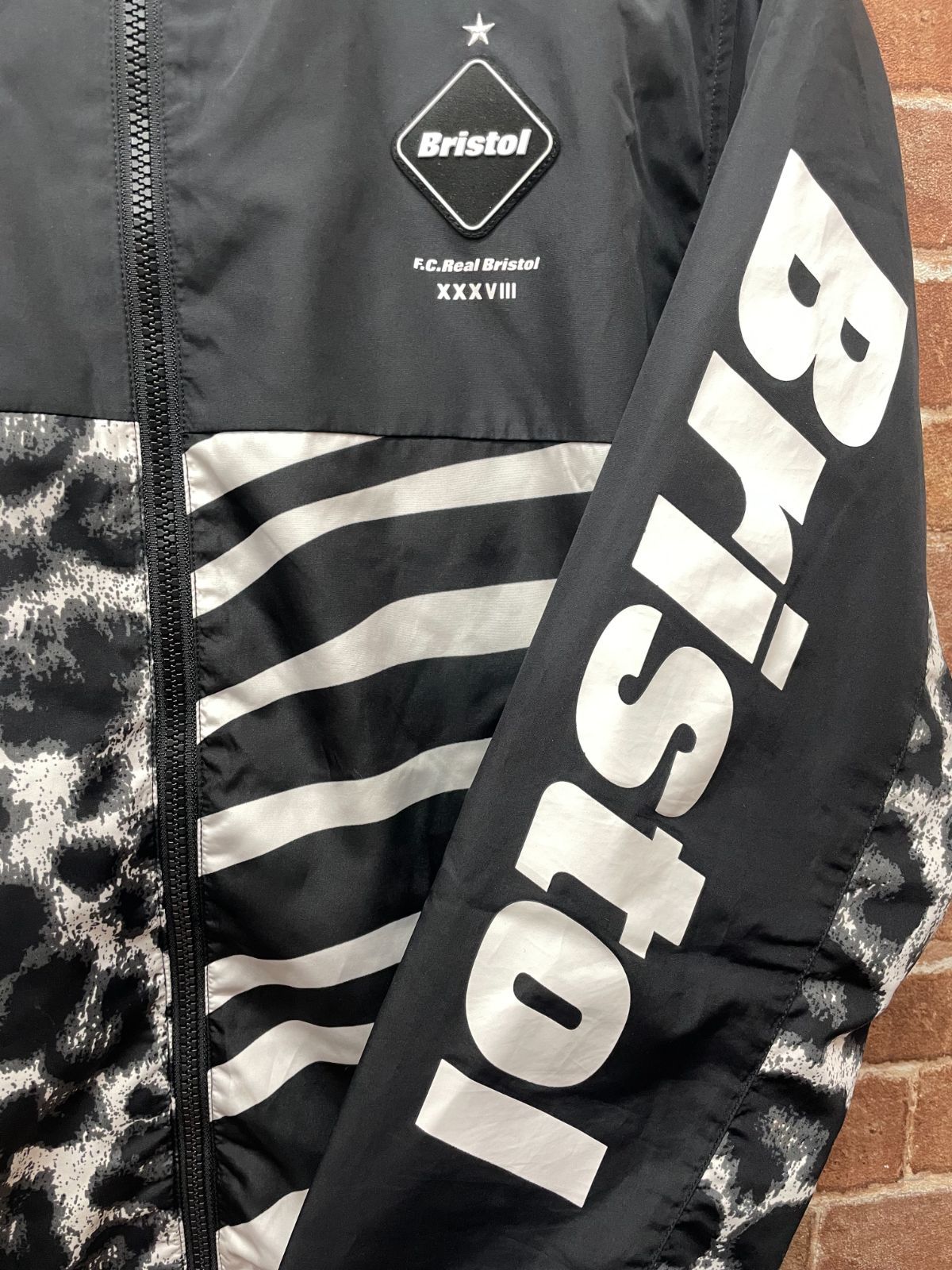 WTAPS F.C.Real Bristol 17AW ZEBBRA SEPARATE PRACTICE JACKET コラボ レオパード ゼブラ  パーカー ダブルタップス エフシーレアルブリストル FCRB-178118 ジャケット パンツ セットアップ