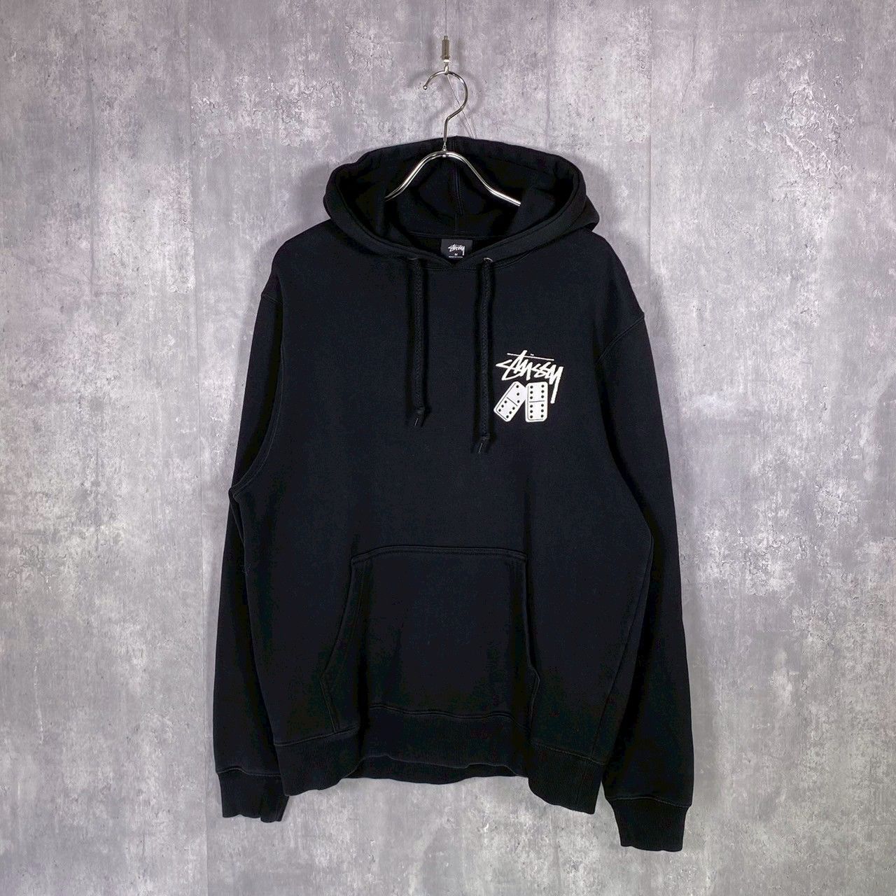 STUSSY』 ステューシー (M) ドミノロゴプリント パーカー - メルカリ