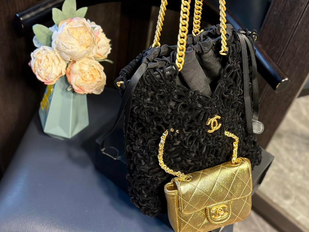 CHANELシャネルのブラック編み込みビーチバッグ