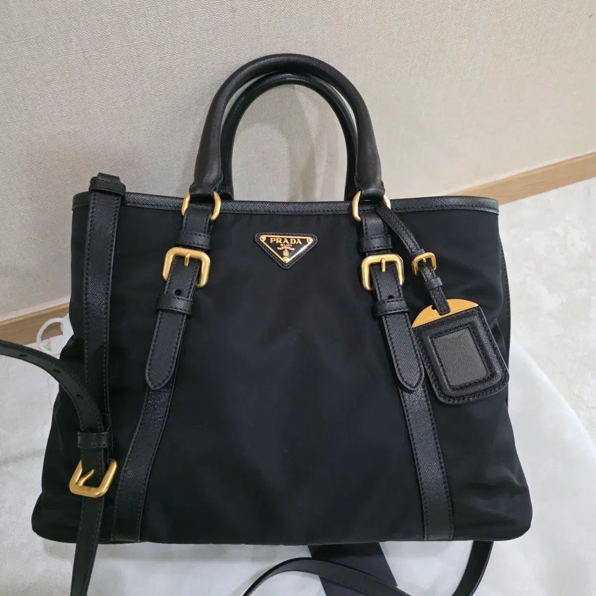 プラダ 三角ロゴ