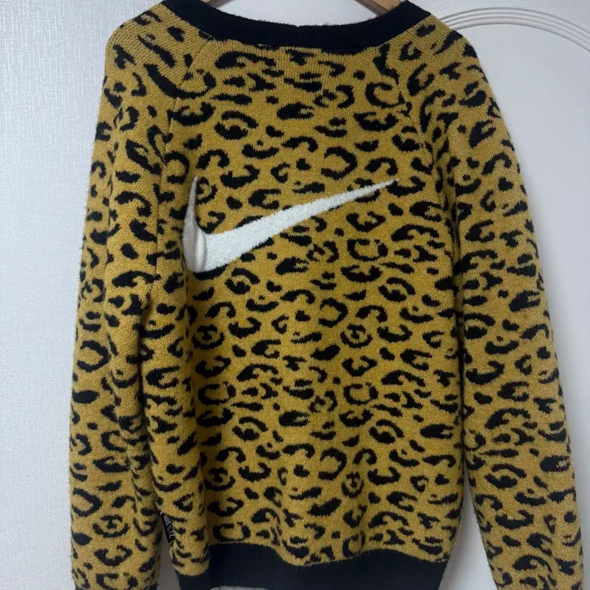 ナイキ　レオパード　カーディガン Nike(ナイキ） レオパード カーディガン L - メルカリ