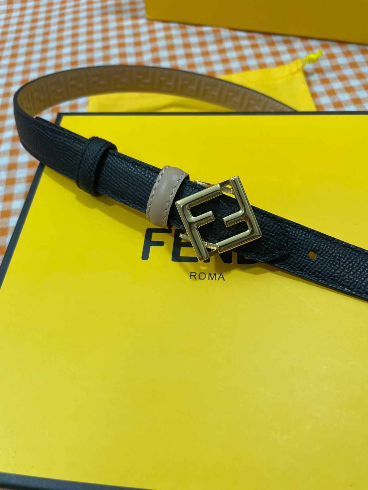 状態良♥FENDI  フェンディ レディース ベルト 幅2cm 新品未使用