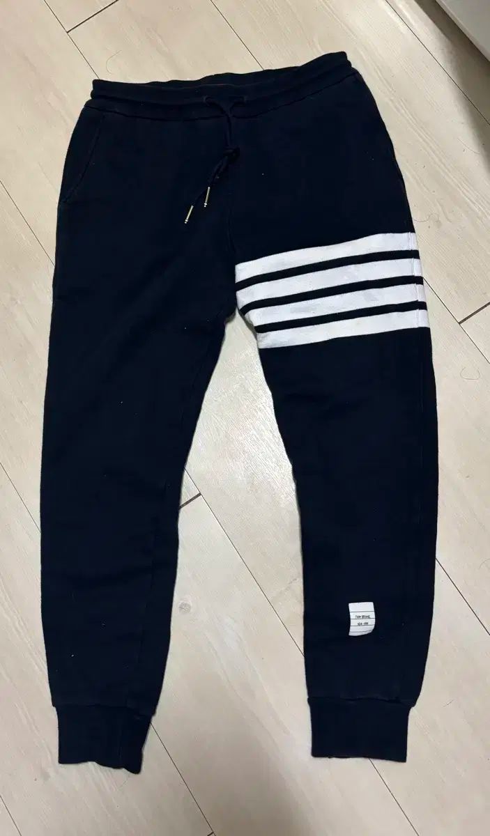 THOM BROWNE(トムブラウン) 4BAR スウェット イージー パンツ THOM BROWNE(トムブラウン) 4BAR スウェット イージー パンツ THOM