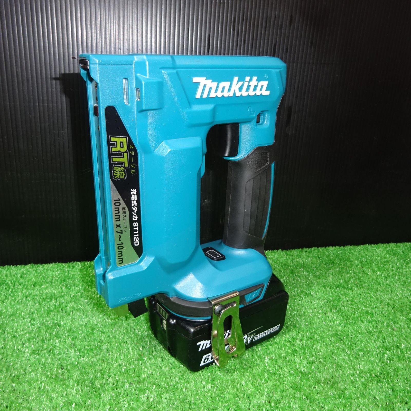 ☆マキタ(makita) RT線専用コードレスタッカ ST112DZ＋バッテリー1個付き（18V6.0Ah） 【岩槻店】 - メルカリ