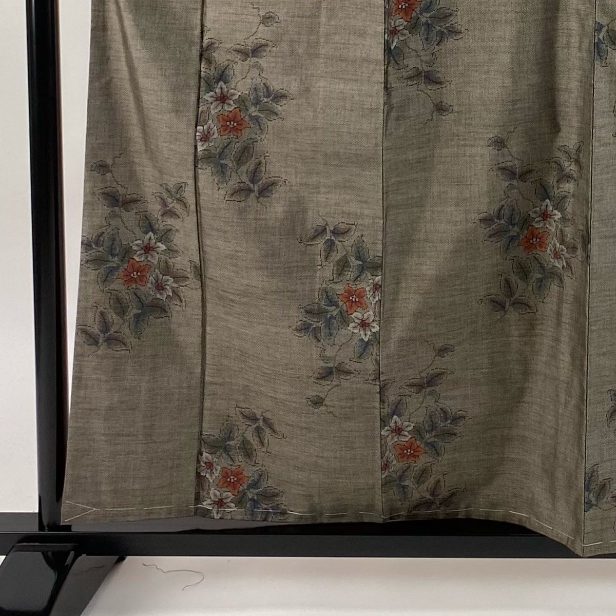 紬 身丈159cm 裄丈64cm M 袷 草花 焦茶色 正絹 秀品