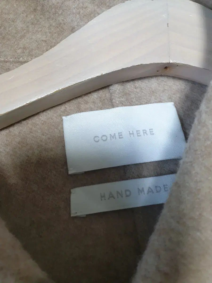 カムヒル ベージュ ハンドメイド ウール ショートジャケット WWW_NOITHATQUANGTHANH_NET