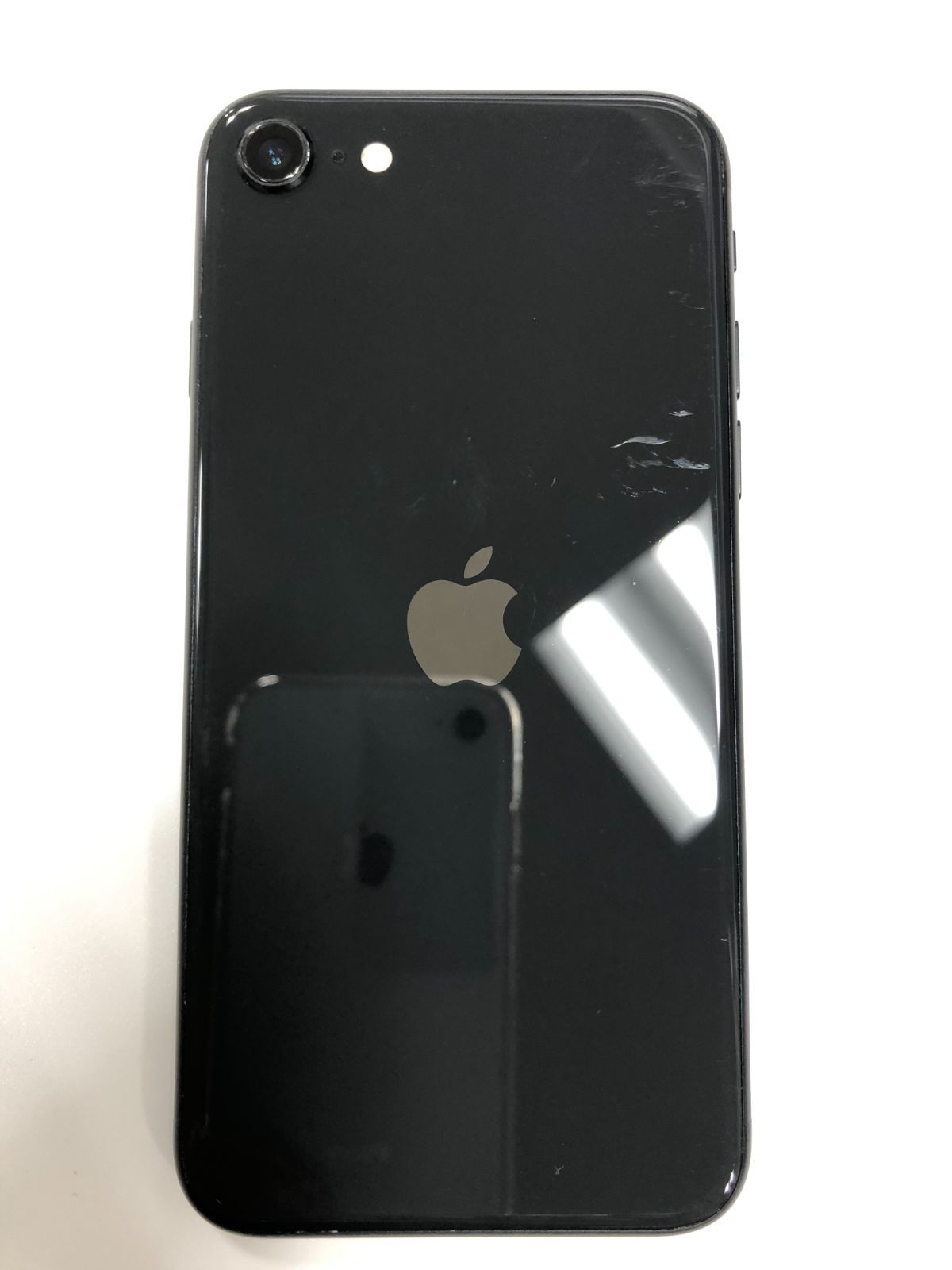 【中古】iPhone SE 第2世代 (SE2) 64GB ブラック バッテリ82％～ docomo本体