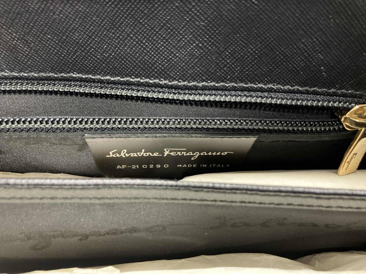 フェラガモ ガンチーニ