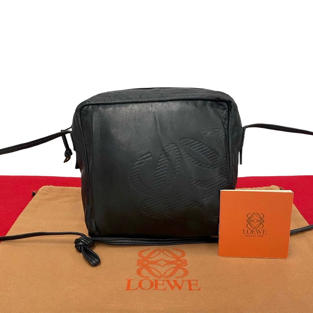 極 美品 保存袋付き LOEWE ロエベ アナグラム ロゴ レザー 本革 ミニ ショルダーバッグ ポシェット サコッシュ ブラック 黒 81444 -  メルカリ