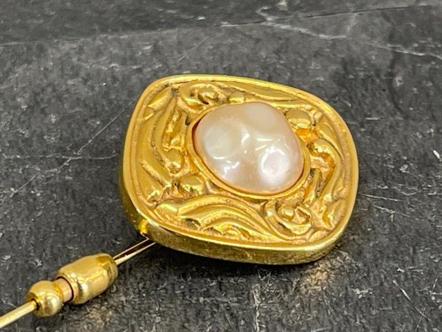 CHANEL シャネル ヴィンテージ パール ゴールドカラー ピンブローチ 楽天市場】CHANEL シャネル アイコン ヴィンテージ 8連チャーム