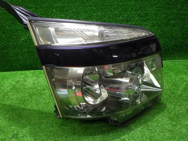 70ヴォクシー 右ヘッドライト HID ZRR70/75 前期 28-203 V9