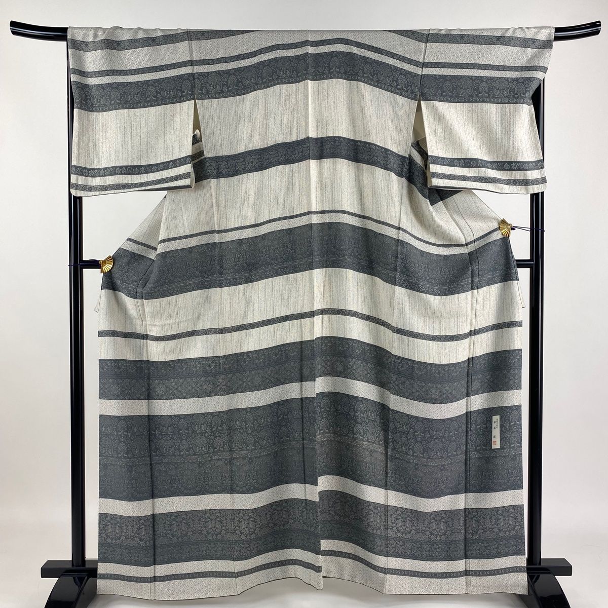 訪問着 身丈164cm 裄丈69.5cm L 袷 落款あり 樹下双樹獣 紗綾形 灰色 正絹 秀品 中古 訪問着 身丈164cm 裄丈69.5cm L 袷 落款あり 梅 楓 ぼかし 絞り