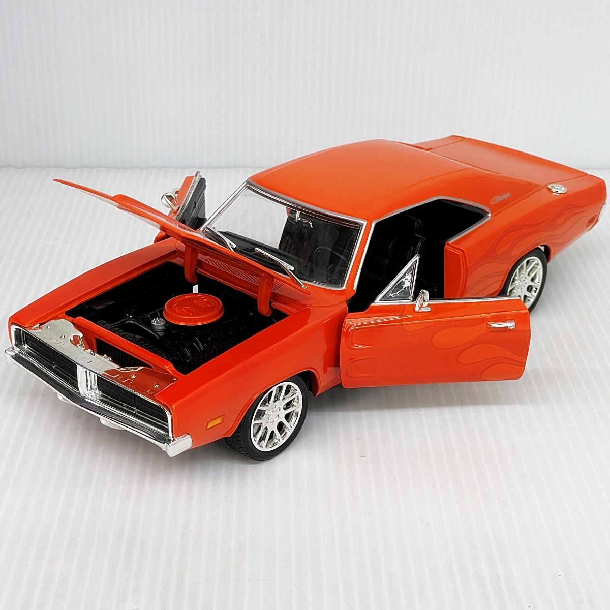 ミニカー Hot Wheels '68 Dodge Charger 1:18 ミニカー Hot Wheels '68 Dodge Charger 1:18 Hot Wheels '68