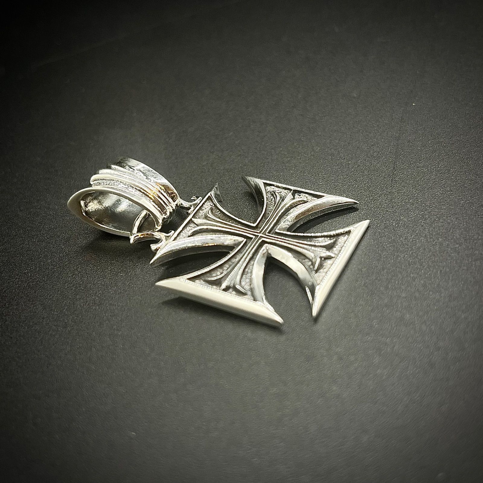 アイアンクロス ペンダントトップ シルバー925 ネックレス 彫金美 925刻印 silver 025 クロス 十字架 メンズ 重厚感 チャーム ペンダント