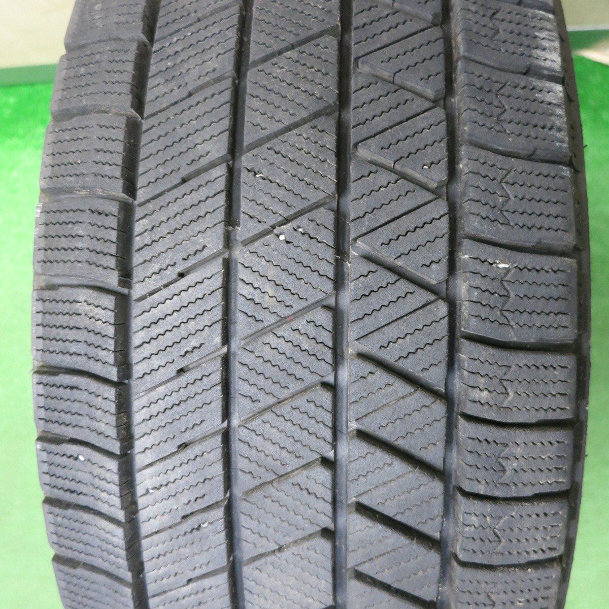 送料無料] バリ溝！21年！キレイ！9.5分☆プリウス 等 215/45R17