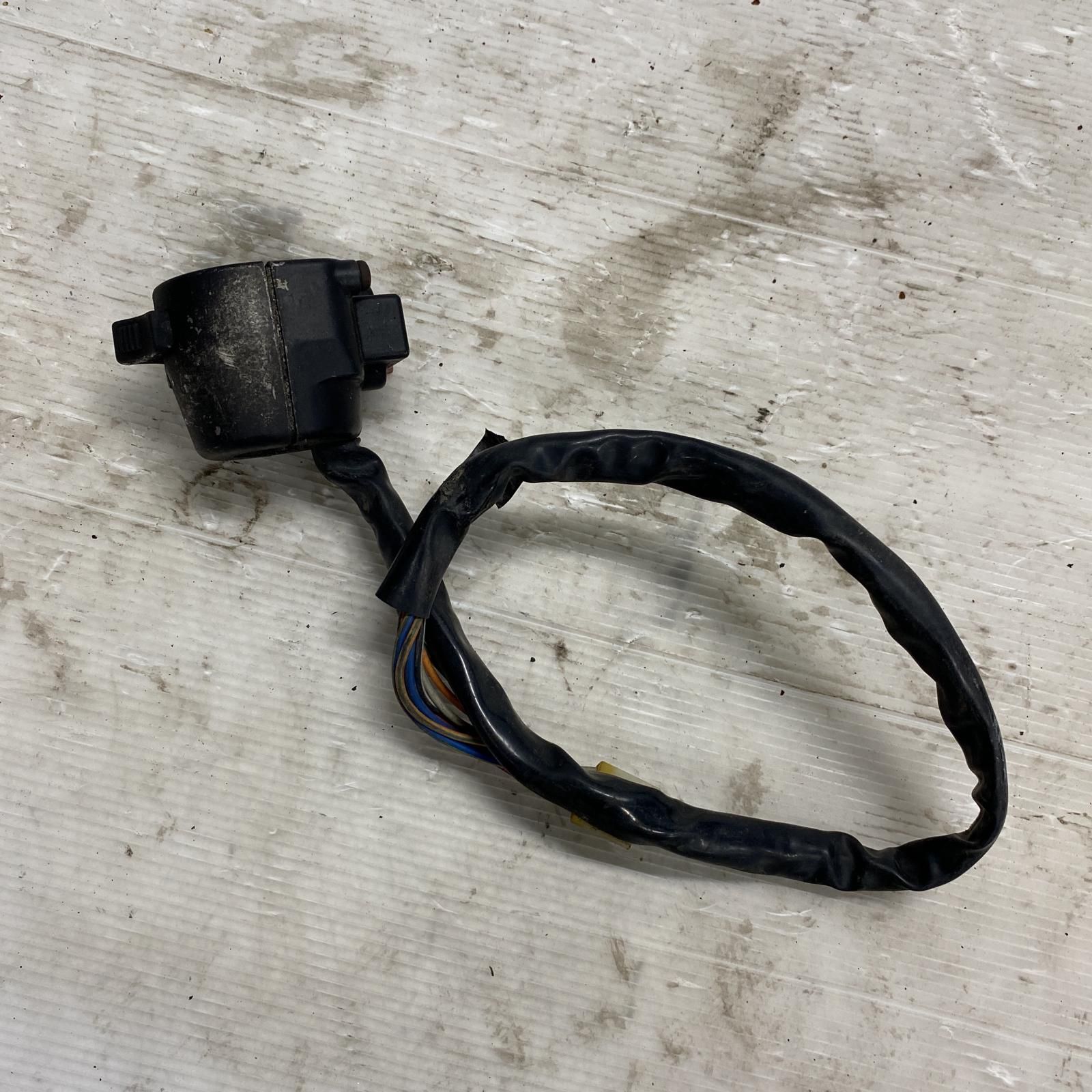 KAWASAKI Z1000LTD ハンドルスイッチボックス 左 カワサキ - メルカリ