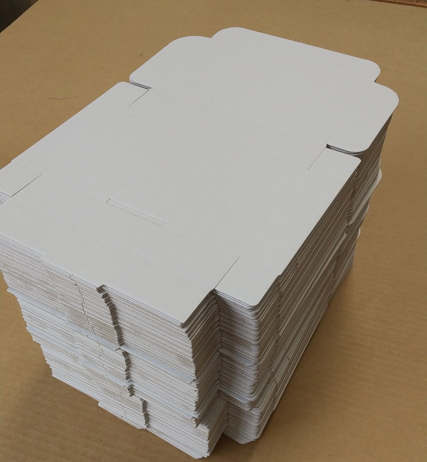 新品未使用両面白400枚小型ダンボール箱ゆうパケット 定形外郵便(規格内)ギフトボックス