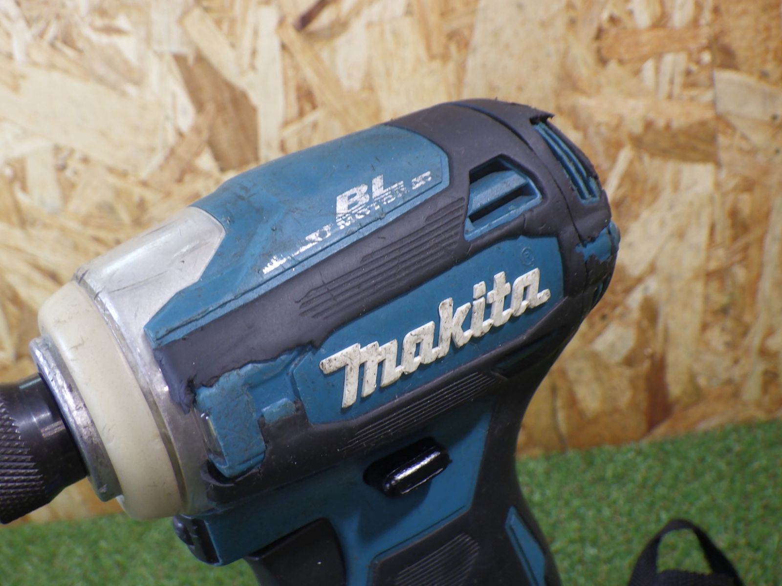 インパクトドライバー TD162D