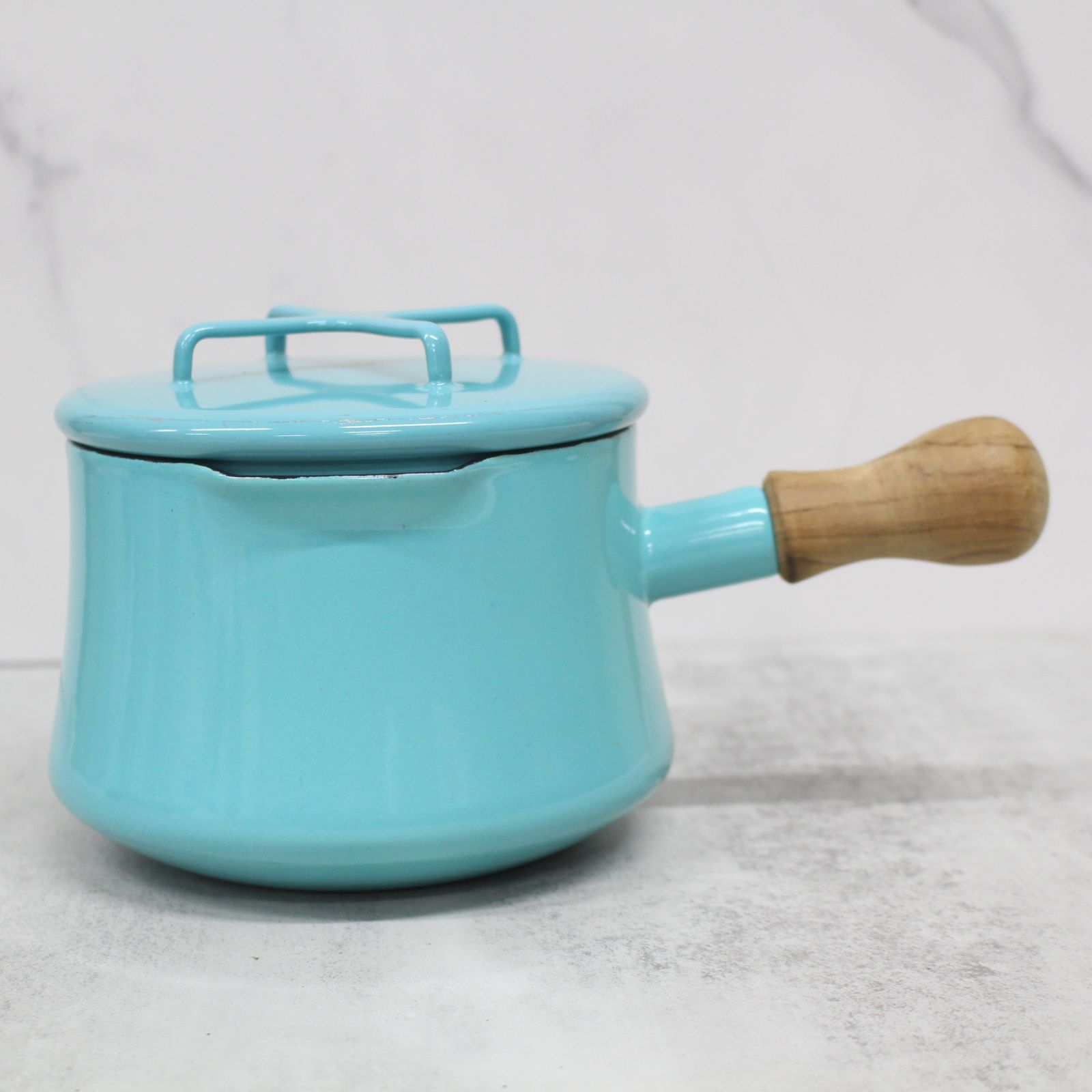 DANSK ダンスク ホーロー チーク材 コベンスタイル 片手鍋 デンマーク 蓋付き 箱付き 北欧 カフェ風 シンプル クイストゴー EK305 DANSK ダンスク ソースパン 1QT フタ付き 片手鍋13cm ホーロー 鍋