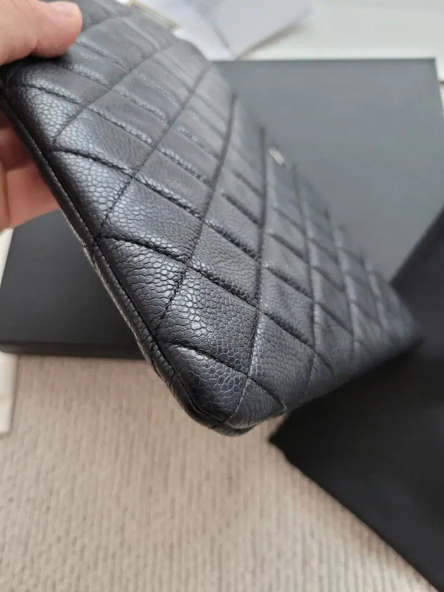 明るさを与える フル構成| A グレード シャネル クラシック キャビア New Medium クラッチ シルバー金具 【送料無料】