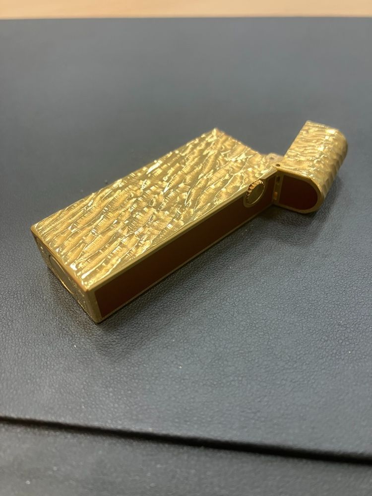 ✕ レッド
