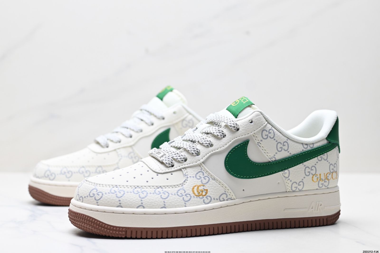 ナイキ NIKE 2015年日伯友好カップの開催記念品　抽選1名様当選品 NIKE AIR FORCE 1'07 LV8. The original last and cardboard are