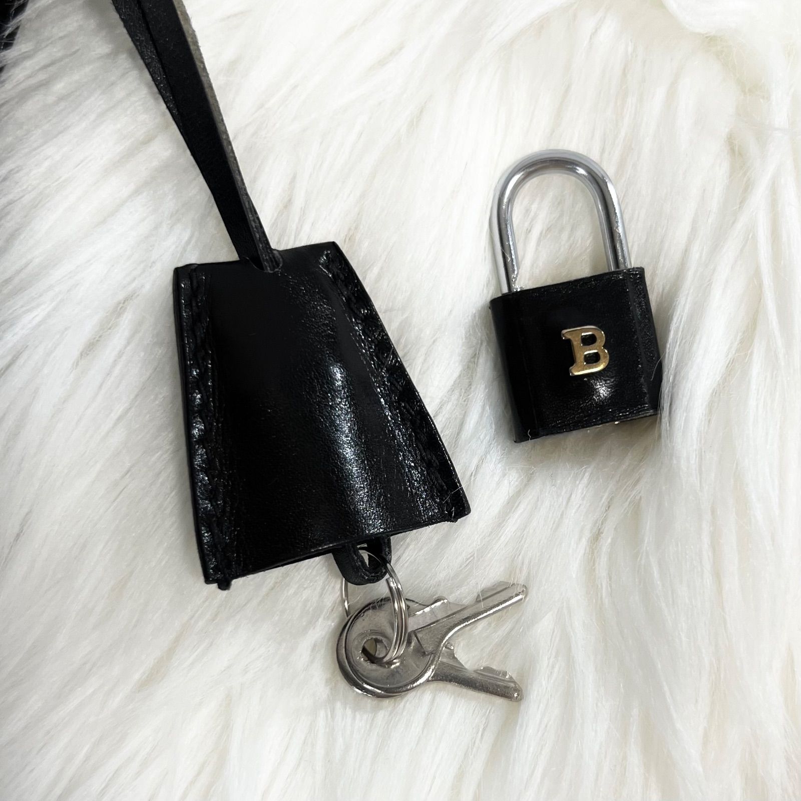 ✨未使用級✨BALLY バリー レザー ボストン ハンドバッグ 南京錠 ブラック BALLY Bally バリー レザー ハンドバッグ 黒 ブラック 南京錠 ワン