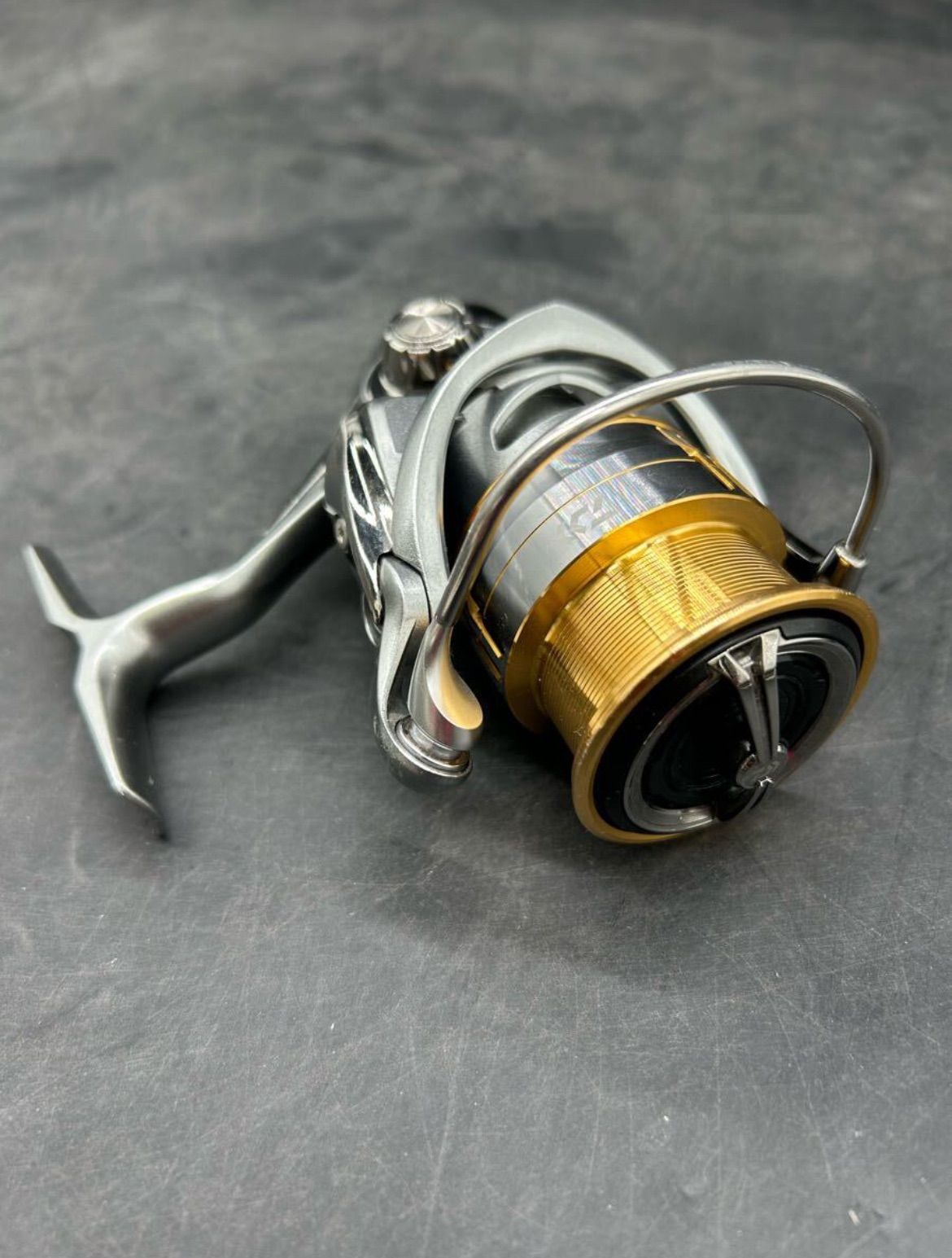 IZ1568 美品 DAIWA ダイワ スピニングリール FREAMS LT3000S-CXH