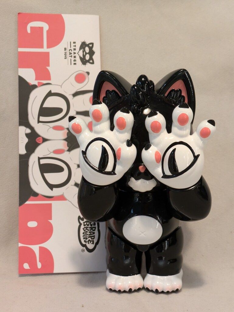 GRAPE BRAIN X STRANGE CAT TOYS Grandpa 黒/白/ピンク