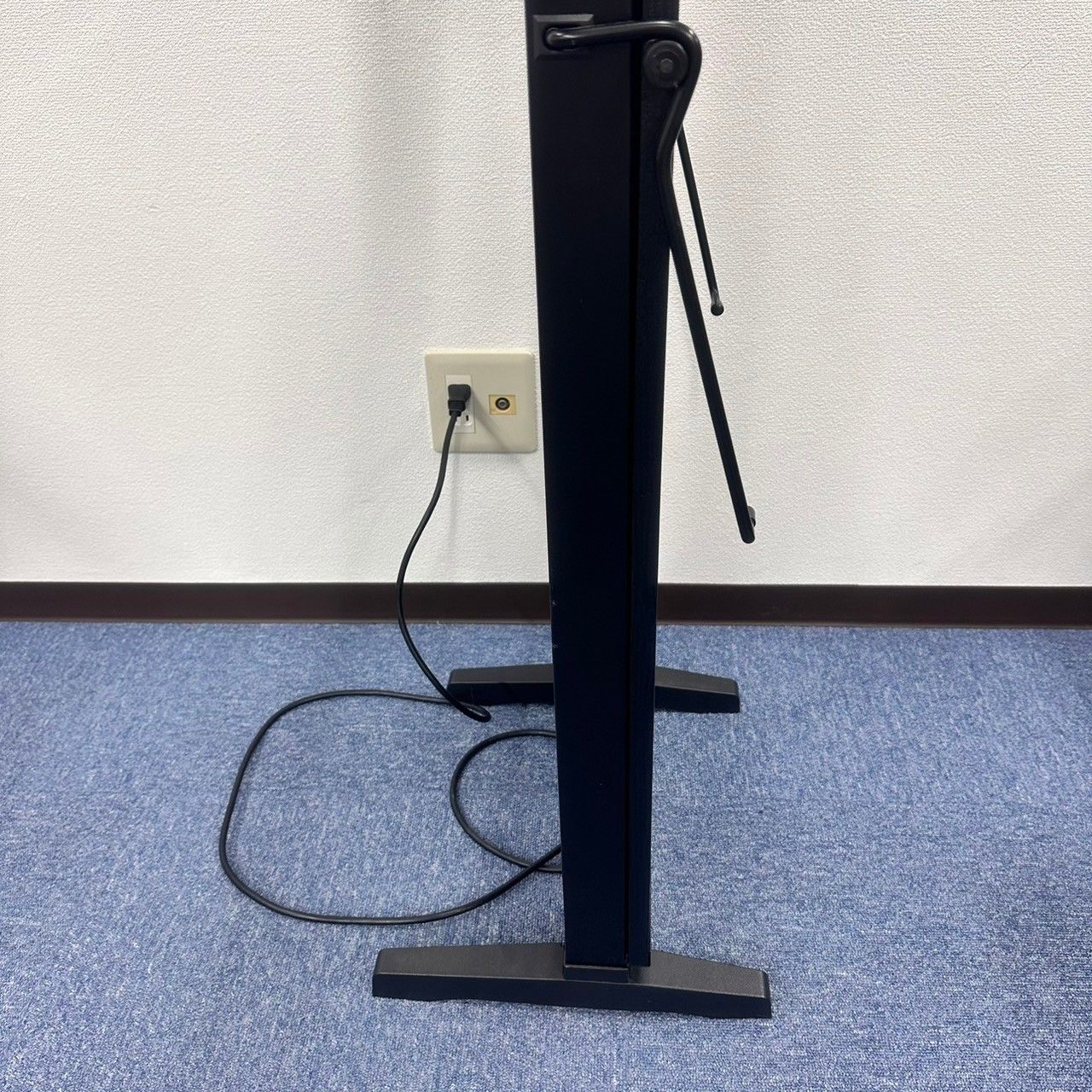 3300