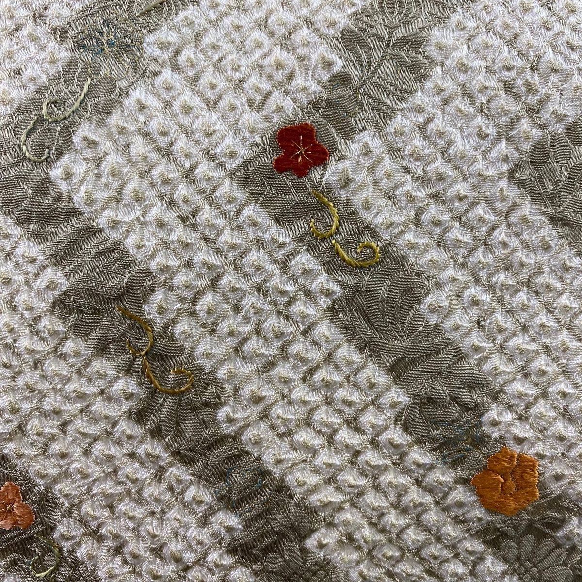 名古屋帯 秀品 花唐草 地紋 金糸 絞り風 灰緑 正絹