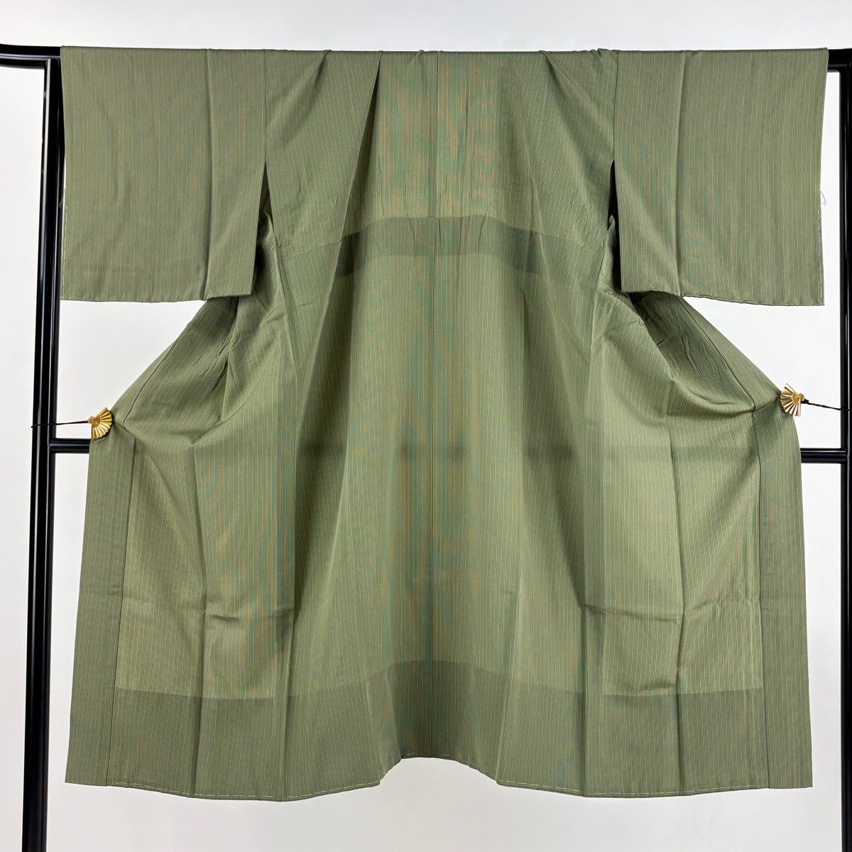 正絹長襦袢　白色　絵羽付けの南天柄　裄丈64cm　身丈124cm　d303 長襦袢 身丈124cm 裄丈64cm M 縞 よもぎ色 正絹 秀品 【中古