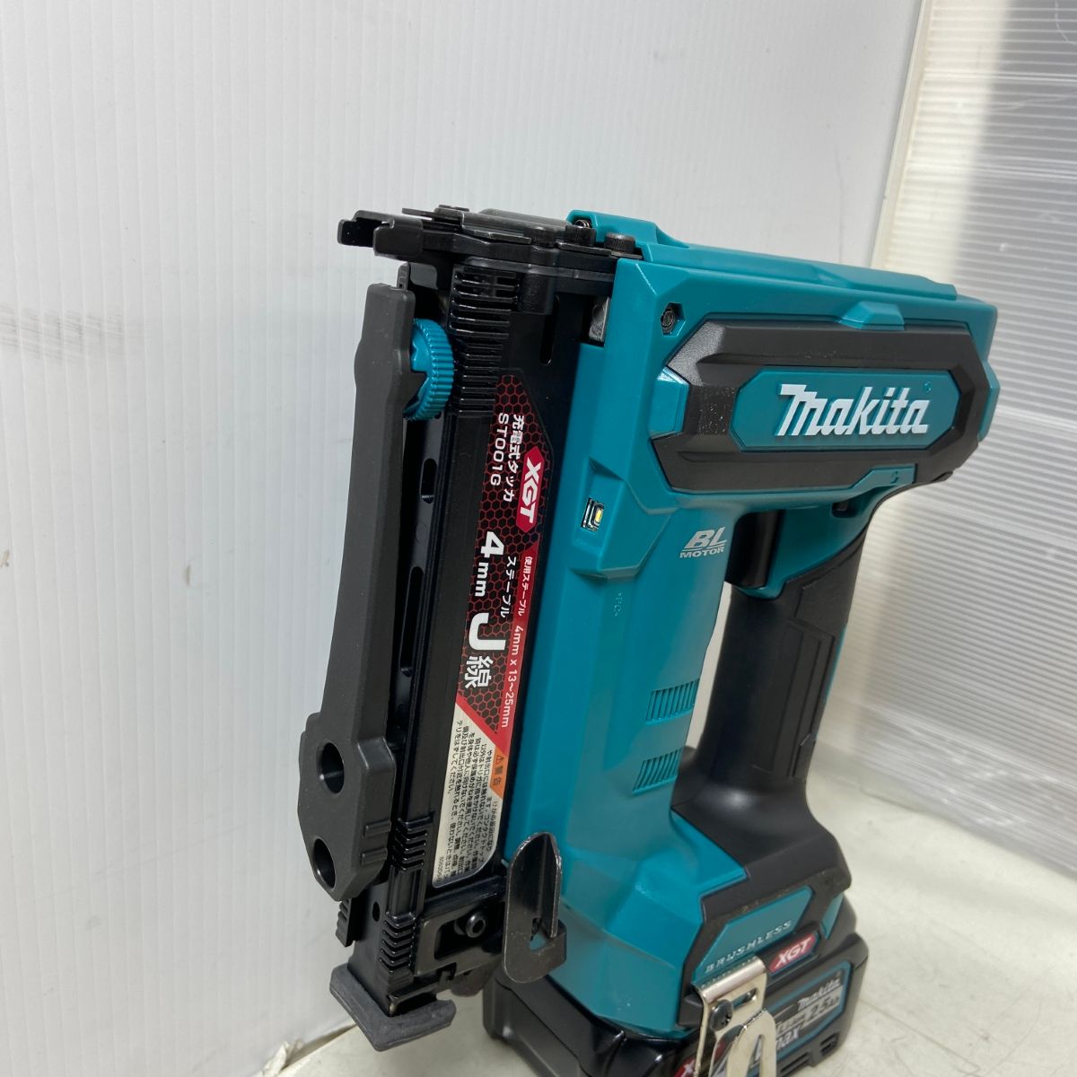 ΦΦMAKITA マキタ 電動タッカ 40v 2.5Ah ST001GRDX ブルー - メルカリ