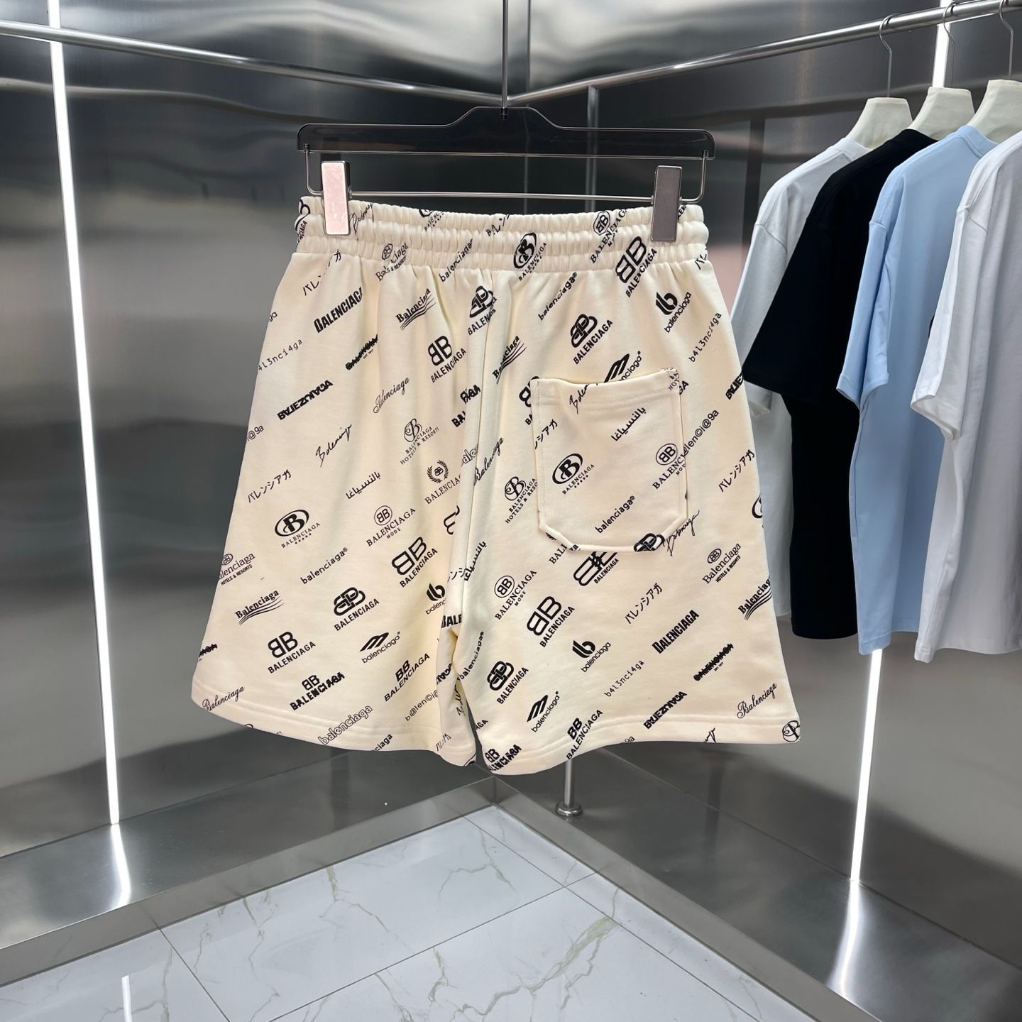 Balenciaga 刺繍入りパンツ
